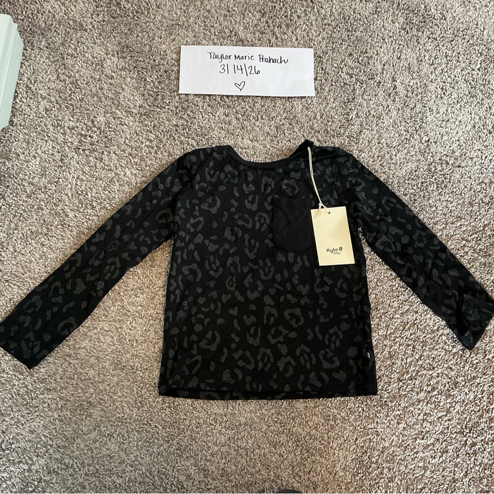 Kyte baby midnight leopard (shimmer) long sleeve shirt size 6T NWT